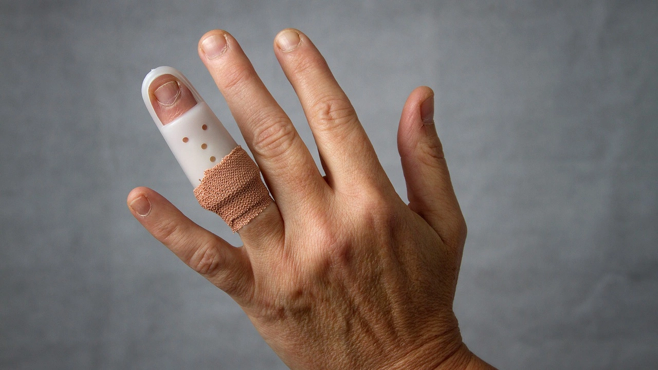 Finger-fracture-symptoms
