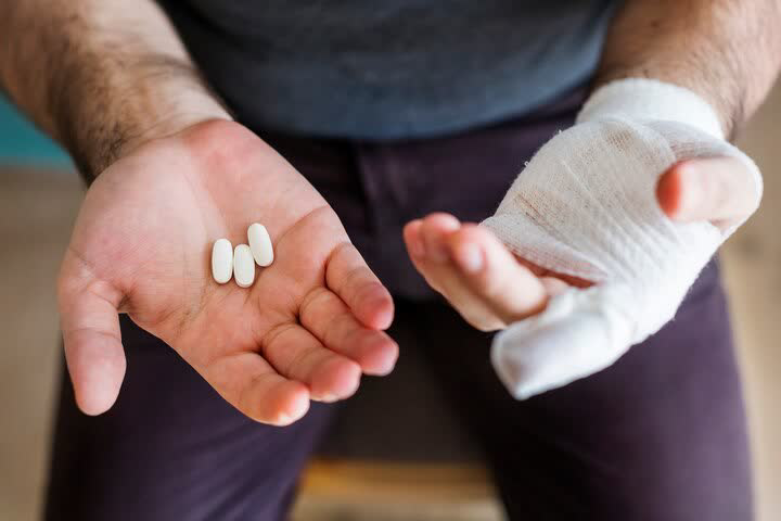 چه دارویی برای درد مچ دست خوبه؟ راهنمای جامع برای تسکین درد